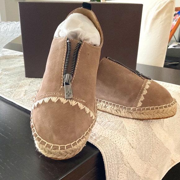 Taupe suede espadrilles. - Picture 1 of 4